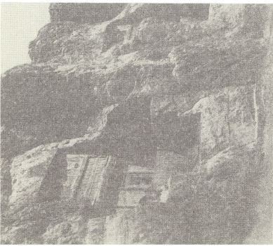 Рис. 12. Царские гробницы  в Накш-и Рустаме